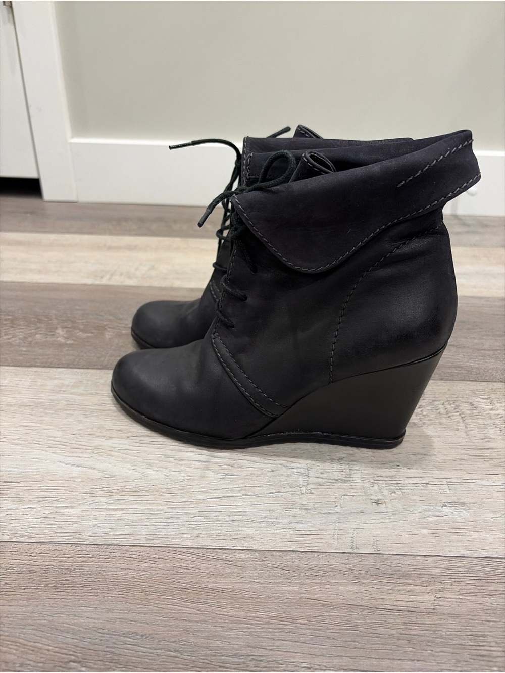 Tesori | Black Leather Lace Up Wedge Ankle Booties Size 8M